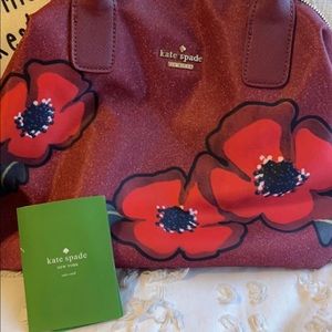 Red barely used Kate spade purse with flowers 🌺 so beautiful 😻